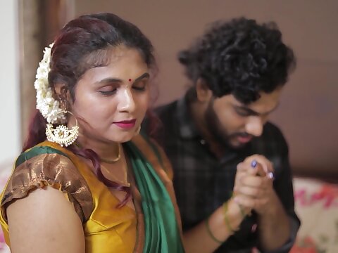 Mallu wifey Vaishnavyude aadhyarathri