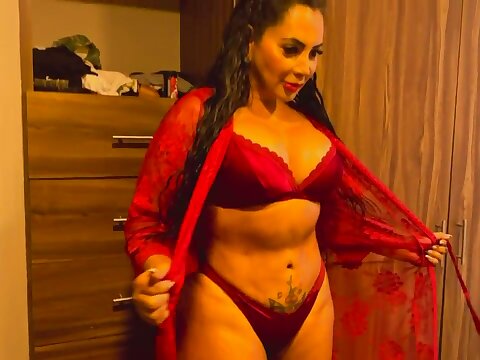 Gali Diva, a uber-sexy starlet,